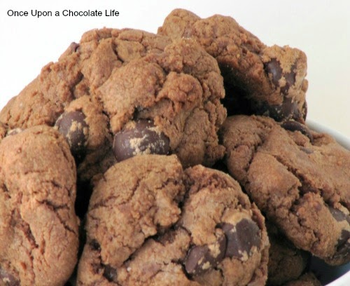 sloseup cluster of  chocolate chocolate chip cookies